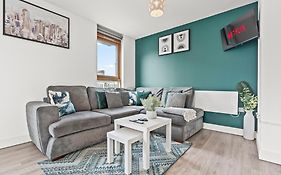 2 Bedroom Birmingham Central Apartment With Balcony